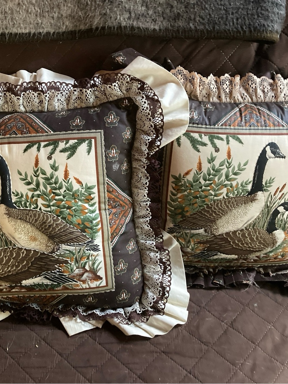 2 Vtg 80s-90s accent Goose Print Ruffled Throw Pillows ruffled edges